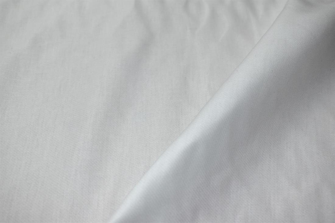 Plain Medium Cotton Drill Fabric, High Quality; 
This Medium weight fabric is ideal for clothing, crafting, and homeware. 
Width: 58"/ 148cm
Colours may slightly vary due to the lighting during the photo shooting or the monitor's display.