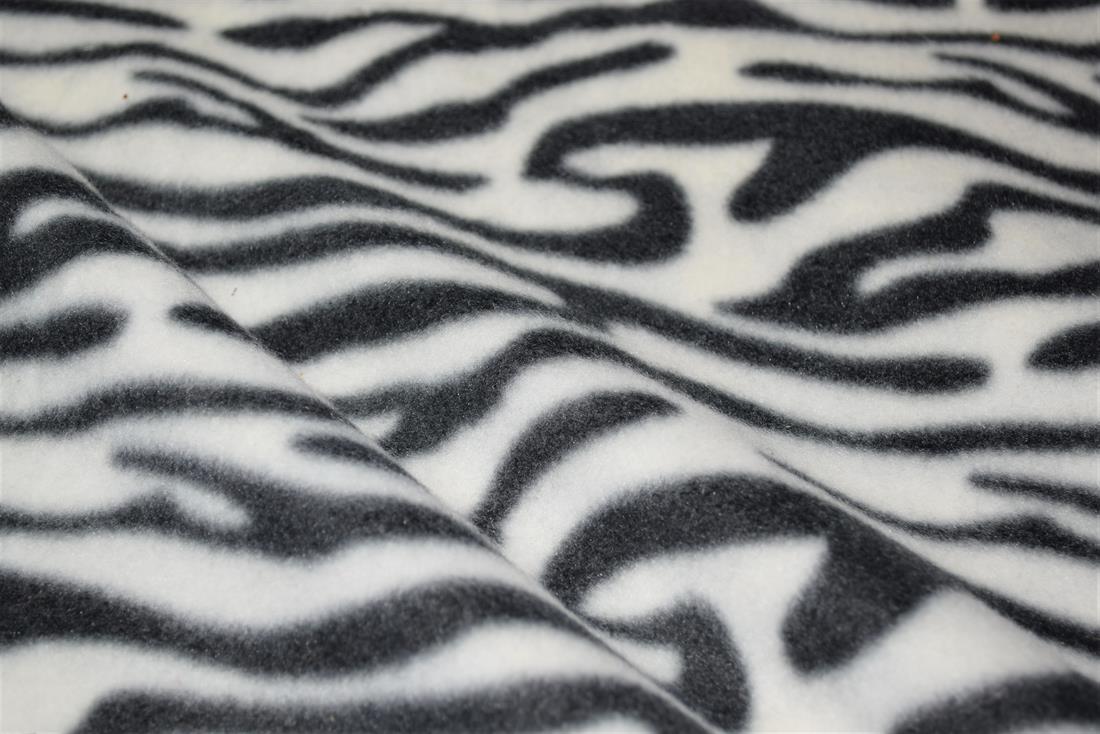 Printed Single Side Soft Fleece, Leopard Print, 145cm Wide, High Quality; Colours may slightly vary due to the lighting during the photo shooting or the monitor's display.