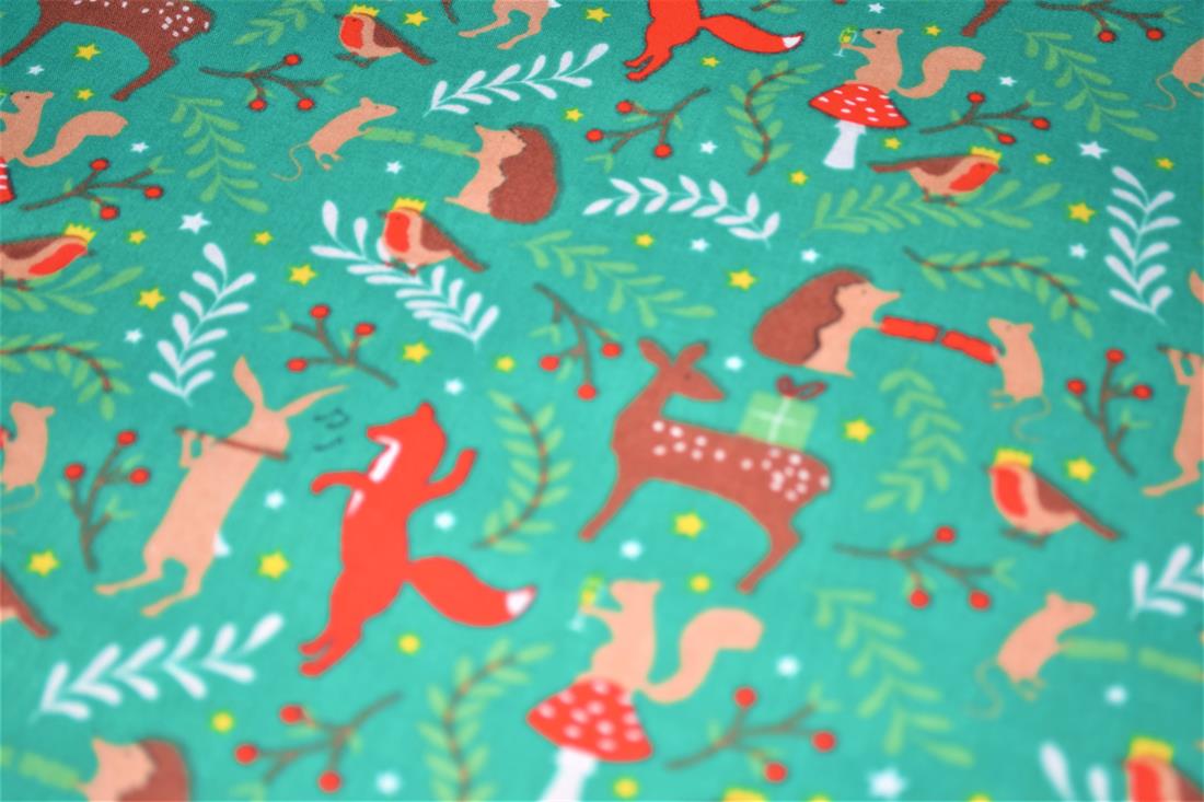 Printed Christmas Polycotton Fabric, 80% Polyester and 20% Cotton, 112cm Wide, High Quality; Weight; 90gsm Our polycotton prints are made from a blend of polyester and cotton. This lightweight fabric is ideal for clothing, cushion-covers, bed sheets, tablecloths, napkins, face masks, crafts, and much more. Colours may slightly vary due to the lighting during the photo shooting or the monitor's display.