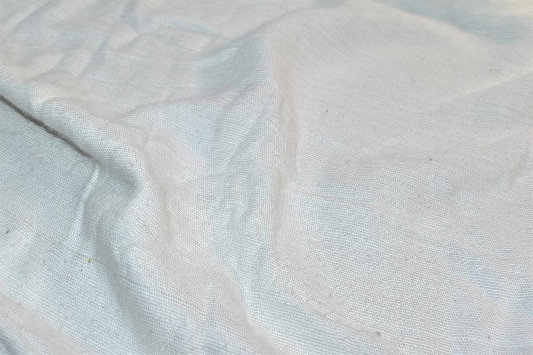 Plain Polyester  Fabric, High Quality 
Perfect for Dressmaking, Tops, Skirts, Dancewear/ Costumes.
Colours may slightly vary due to the lighting during the photo shooting or the monitor's display. 
Width: 58"/ 148cm