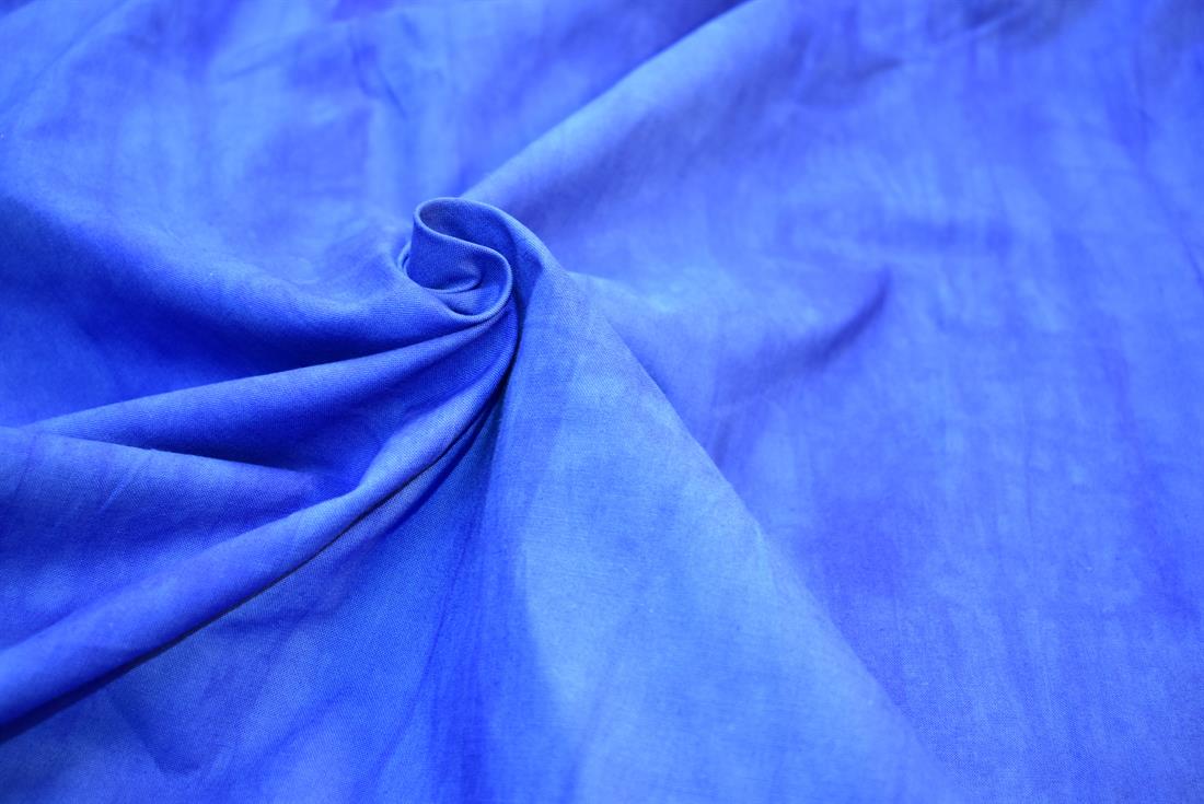 Polyester jersey Fabric Soft Stretch Knit Making Dress Fabric 
Perfect for Dressmaking, Tops, Skirts, Dancewear/ Costumes. 
Width: 59"/ 150cm
Colours may slightly vary due to the lighting during the photo shooting or the monitor's display.