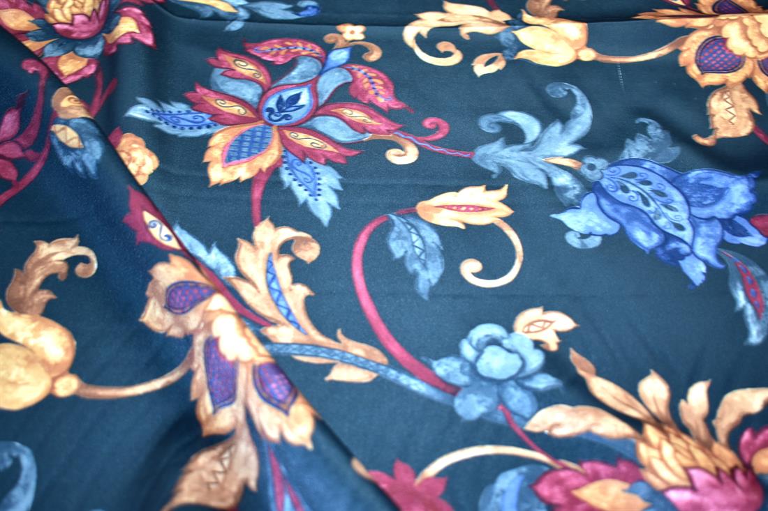 Printed  Upholstery Curtaing Fabric
Looks like more you can use this fabric for Furnishing Upholstery
Width: 58"/ 148cm
Colours may slightly vary due to the lighting during the photo shooting or the monitor's display.