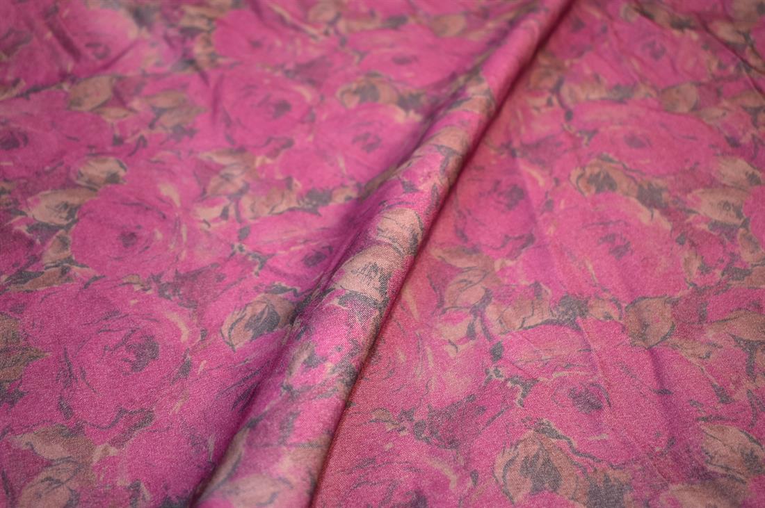 Printed  Polyester Fabric (Soft & Stretch Fabric) 
Perfect for Dressmaking, Tops, Skirts, Dancewear/ Costumes.
Width: 58"/ 145cm
Colours may slightly vary due to the lighting during the photo shooting or the monitor's display.