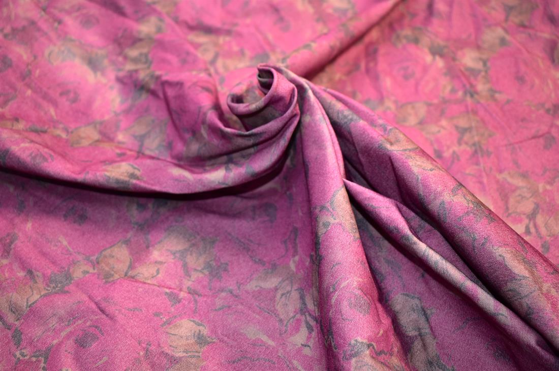 Printed  Polyester Fabric (Soft & Stretch Fabric) 
Perfect for Dressmaking, Tops, Skirts, Dancewear/ Costumes.
Width: 58"/ 145cm
Colours may slightly vary due to the lighting during the photo shooting or the monitor's display.