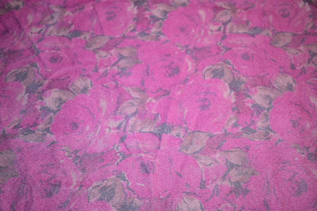 Printed  Polyester Fabric (Soft & Stretch Fabric) 
Perfect for Dressmaking, Tops, Skirts, Dancewear/ Costumes.
Width: 58"/ 145cm
Colours may slightly vary due to the lighting during the photo shooting or the monitor's display.