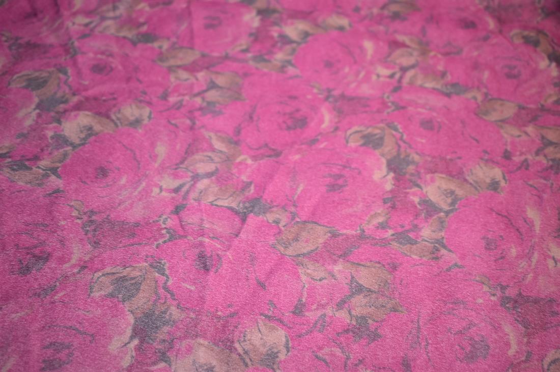 Printed  Polyester Fabric (Soft & Stretch Fabric) 
Perfect for Dressmaking, Tops, Skirts, Dancewear/ Costumes.
Width: 58"/ 145cm
Colours may slightly vary due to the lighting during the photo shooting or the monitor's display.