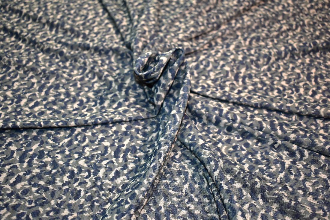 Printed  Polyester  Fabric (Soft Stretch Fabric & (see through Fabric)
Perfect for Dressmaking, Tops, Skirts, Dancewear/ Costumes.
Width: 58"/ 145cm
Colours may slightly vary due to the lighting during the photo shooting or the monitor's display.