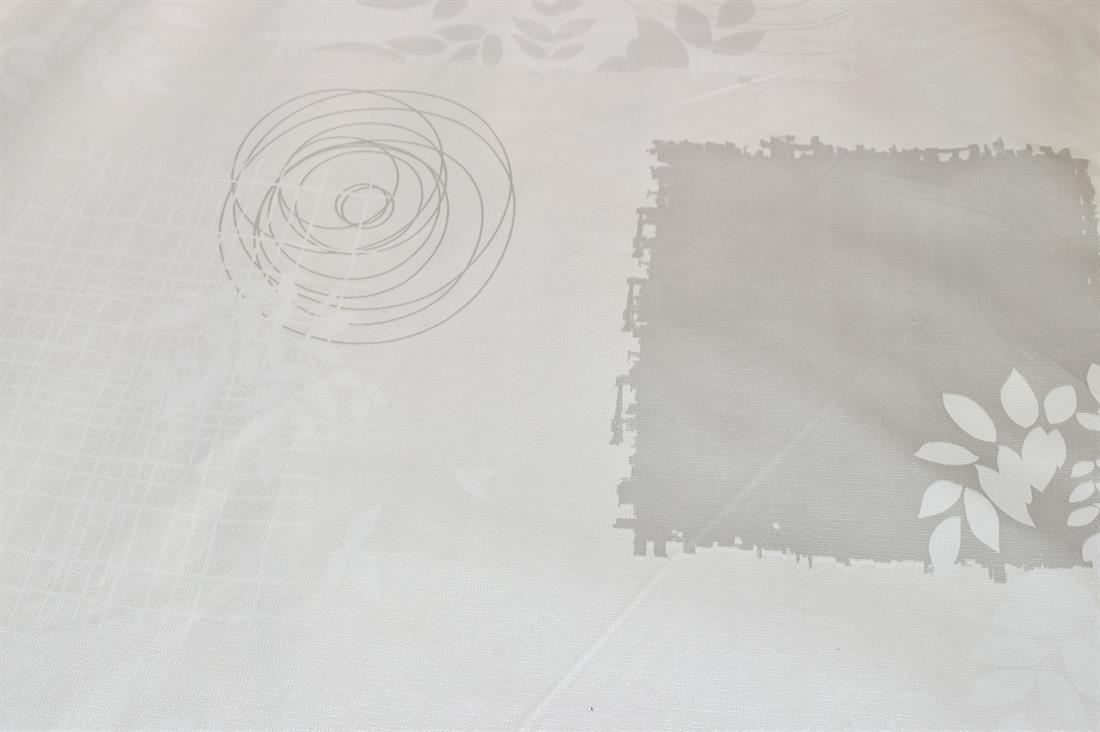 Polyester Table Covering Fabric 
Perfect for Dressmaking, Tops, Skirts, Dancewear/ Costumes.
Width: 58"/ 148cm
Colours may slightly vary due to the lighting during the photo shooting or the monitor's display.