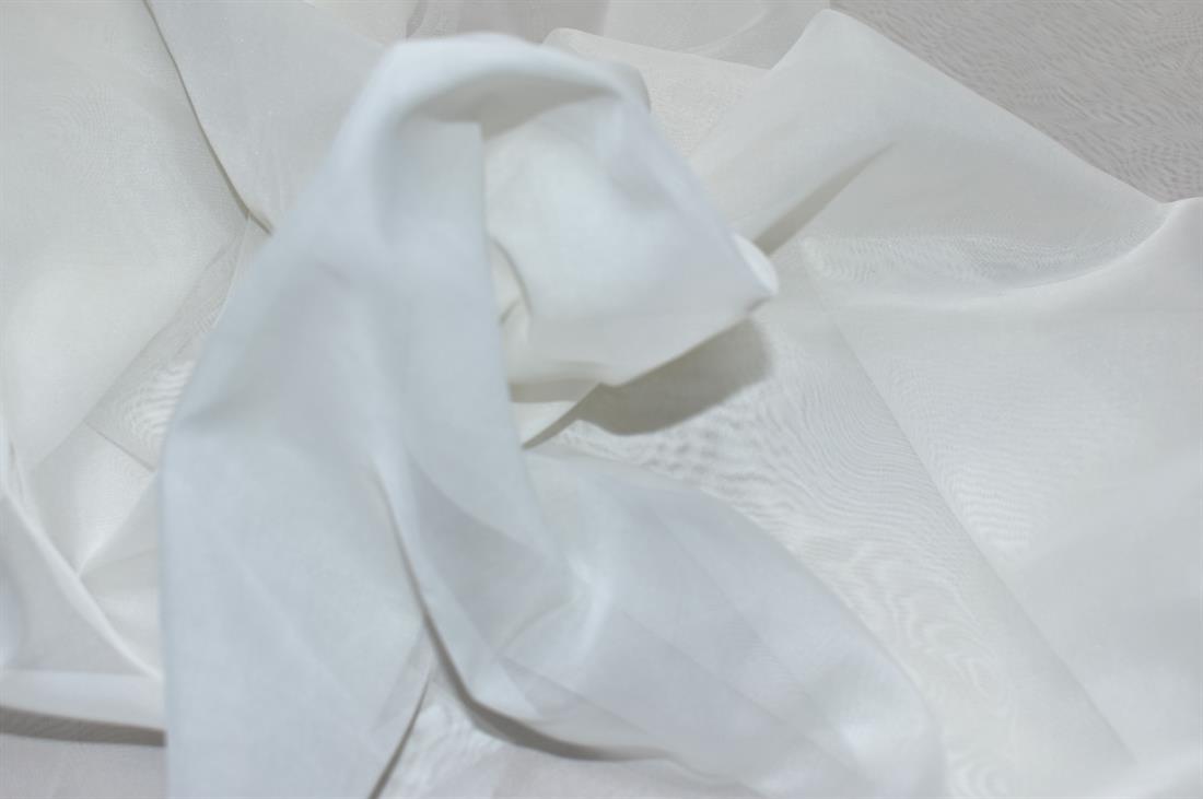 Plain Polyester Fabric
Perfect for Dressmaking, Tops, Skirts, Dancewear/ Costumes.
Width: 58"/ 148cm
Colours may slightly vary due to the lighting during the photo shooting or the monitor's display.