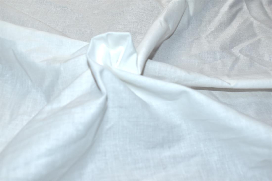 Plain Polyester Cotton Fabric Perfect for Dressmaking, Tops, Skirts, Dancewear/ Costumes.
Width: 58"/ 148cm
Colours may slightly vary due to the lighting during the photo shooting or the monitor's display.