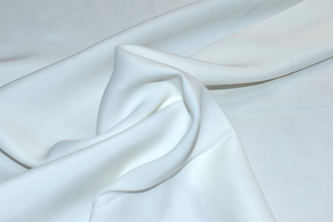 Plain Polyester  Fabric, 
Perfect for Dressmaking, Tops, Skirts, Dancewear/ Costumes.
Width: 58"/ 148cm
Colours may slightly vary due to the lighting during the photo shooting or the monitor's display.