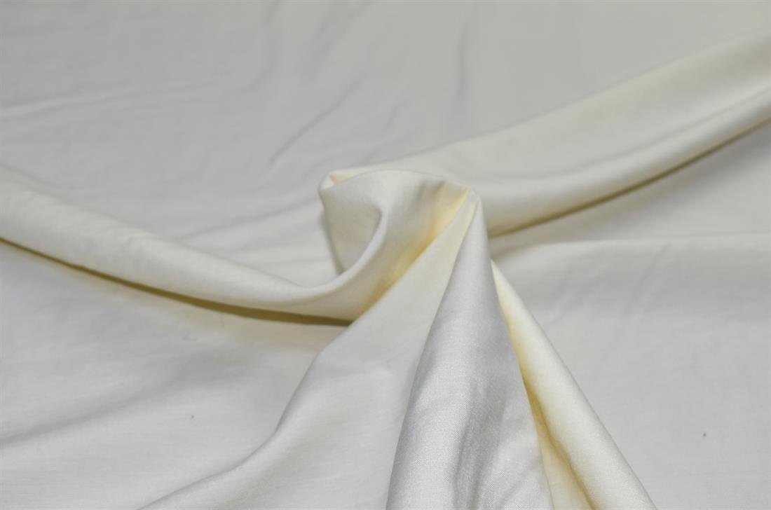 Plain Polyester  Fabric, 
Perfect for Dressmaking, Tops, Skirts, Dancewear/ Costumes.
Width: 59"/ 150cm
Colours may slightly vary due to the lighting during the photo shooting or the monitor's display.