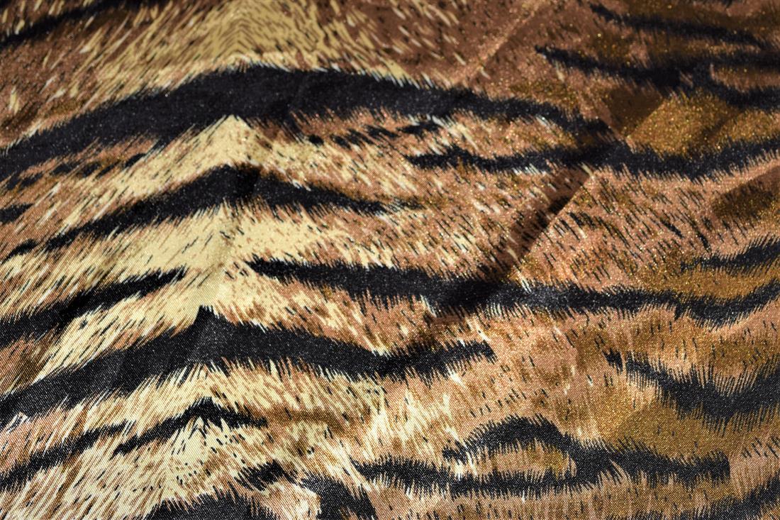 Printed  Polyester  fabric 147 cm wide, High Quality; Colours may slightly vary due to the lighting during the photo shooting or the monitor's display.