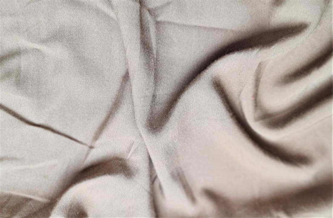 Plian polyester fabric, High Quality Perfect for Dressmaking, Tops, Skirts, Dancewear/ Costumes 
Colours may slightly vary due to the lighting during the photo shooting or the monitor's display. 
Width: 145cm