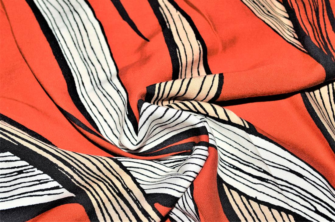 Premium Printed Rayon/Viscos Fabric, Tropical Flower Print Design, 150cm Wide, High Quality, 
Colours may slightly vary due to the lighting during the photo shooting or the monitor's display.