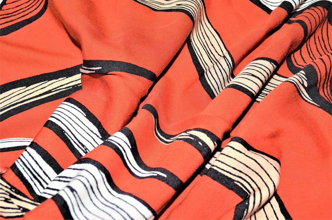 Premium Printed Rayon/Viscos Fabric, Tropical Flower Print Design, 150cm Wide, High Quality, 
Colours may slightly vary due to the lighting during the photo shooting or the monitor's display.