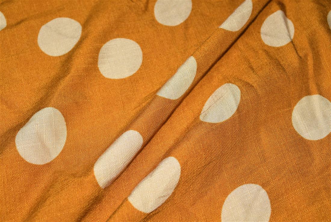 Premium Printed Rayon/Viscos Fabric, Tropical Flower Print Design, 150cm Wide, High Quality, 
Colours may slightly vary due to the lighting during the photo shooting or the monitor's display.