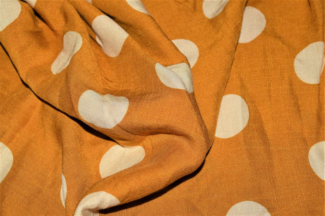 Premium Printed Rayon/Viscos Fabric, Tropical Flower Print Design, 150cm Wide, High Quality, 
Colours may slightly vary due to the lighting during the photo shooting or the monitor's display.