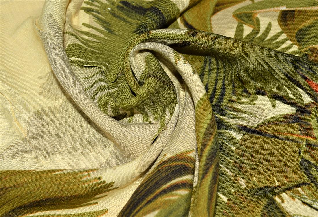 Premium Printed Rayon/Viscos Fabric, Tropical Flower Print Design, 150cm Wide, High Quality, Colours may slightly vary due to the lighting during the photo shooting or the monitor's display.