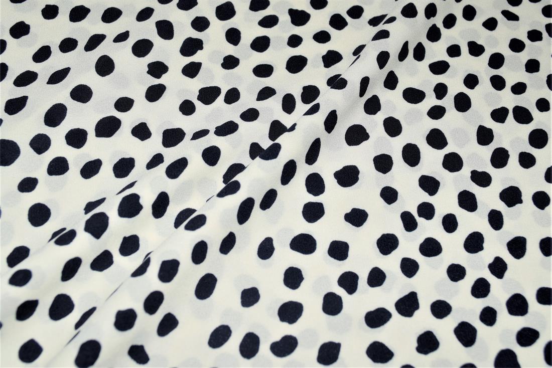 Premium Printed Rayon/Viscos Fabric, Tropical Flower Print Design, 150cm Wide, High Quality, Colours may slightly vary due to the lighting during the photo shooting or the monitor's display.