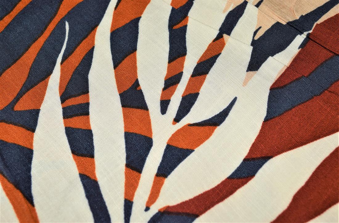 Premium Printed Rayon/Viscos Fabric, Tropical Flower Print Design, 150cm Wide, High Quality, 
Colours may slightly vary due to the lighting during the photo shooting or the monitor's display.