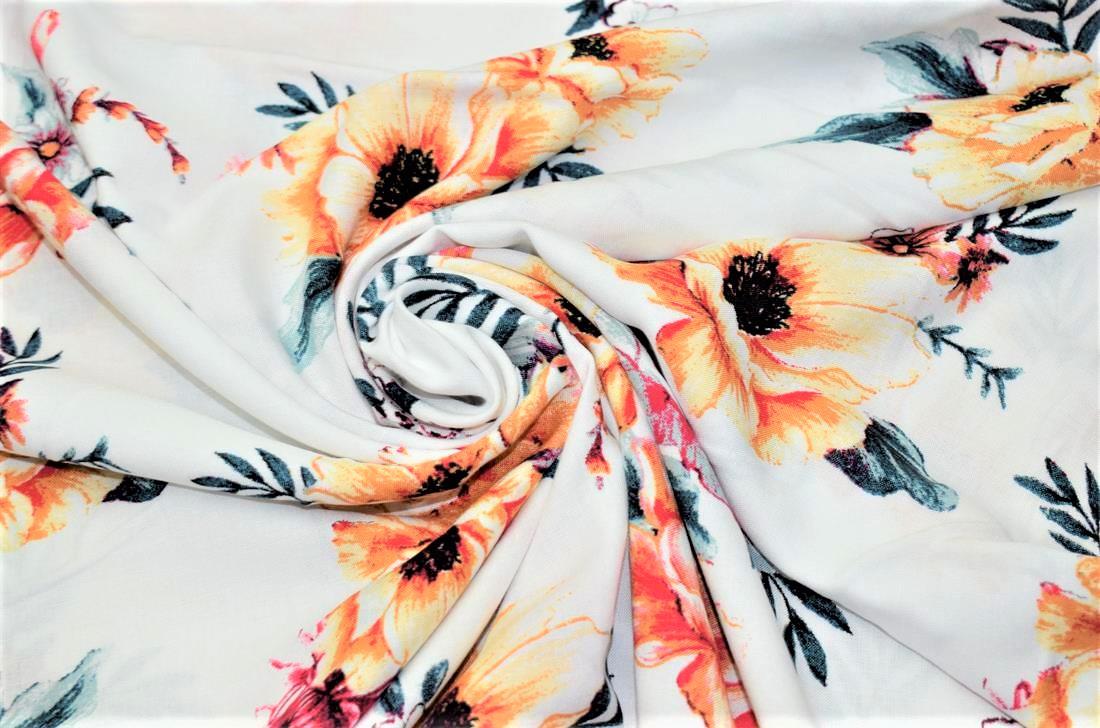 Printed 100% Viscose fabric, Floral Print, 147 cm wide, High Quality fabirc, Perfect for Dressmaking, linings and other crafty projects. Colours may slightly vary due to the lighting during the photo shooting or the monitor's display.
