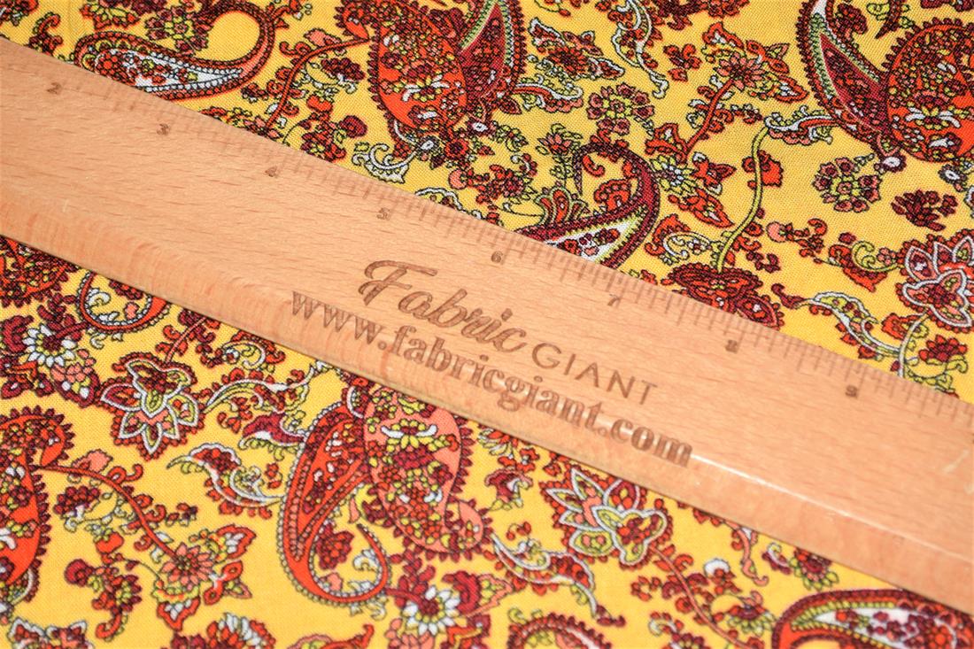 Printed 100% Viscose fabric, Floral Print, 147 cm wide, High Quality fabirc, Perfect for Dressmaking, linings and other crafty projects. Colours may slightly vary due to the lighting during the photo shooting or the monitor's display.