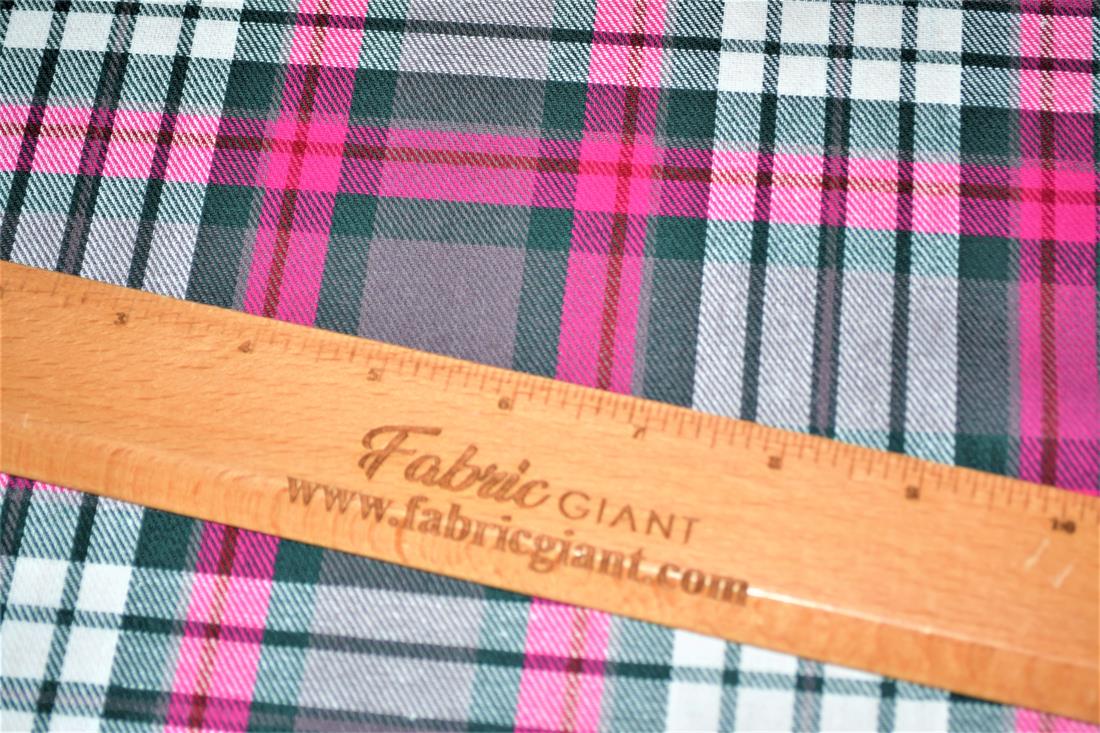 Premium Yarn Dyed/Brush 100% Cotton Fabric Tartan Check Print desing ,High Quality 148 cm Colours may slightly vary due to the lighting during the photo shooting or the monitor's display.